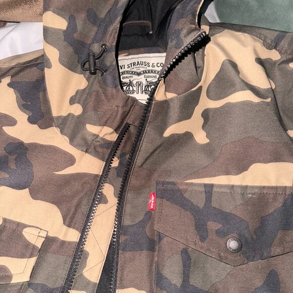 Levi’s Camo Jacket – Men’s Medium, Tags Removed, Super warm - Picture 3 of 4